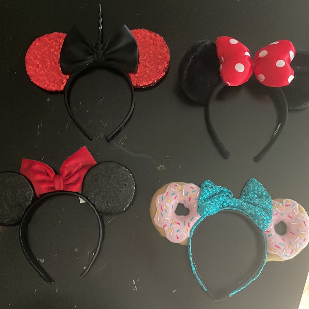 Set of 4 pairs of Minnie ears!